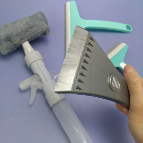 Скребок для удаления льда и снега 18х9 см. / Скребок для стекол автомобиля